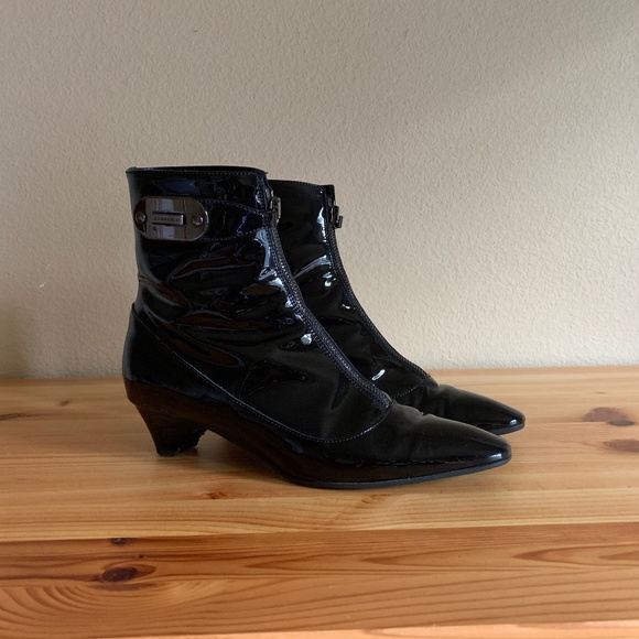 Burberry Black Patent Leather Ankle Boots US 6 - Picture 1 of 14